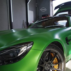 Отремонтированное лобовое стекло на AMG GT