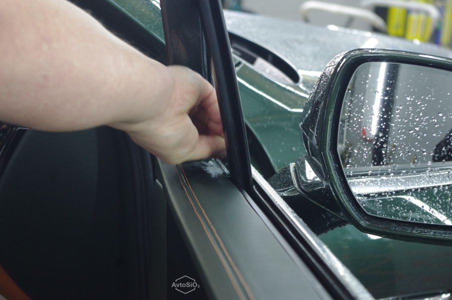 Растонировка переднего стекла Bentley Bentayga