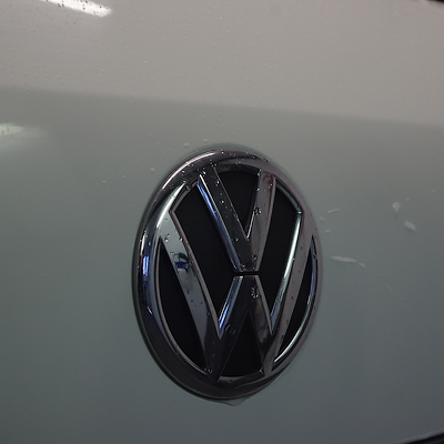 Замена лобового стекла и тонирование Volkswagen Touareg